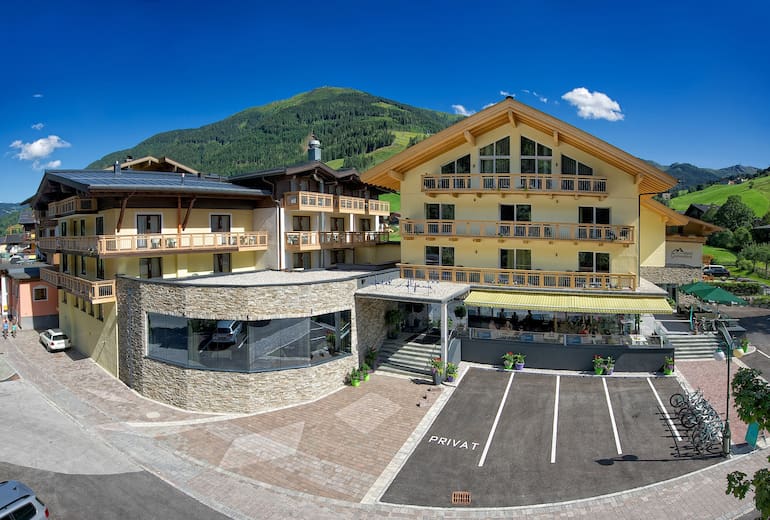 Hotel Alpina Außenansicht