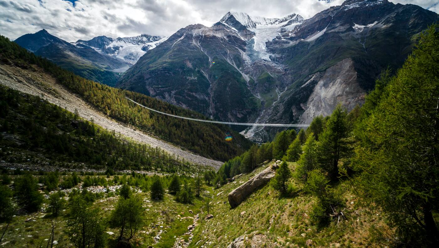 Wandern im Angesicht der Walliser Viertausender am Europaweg