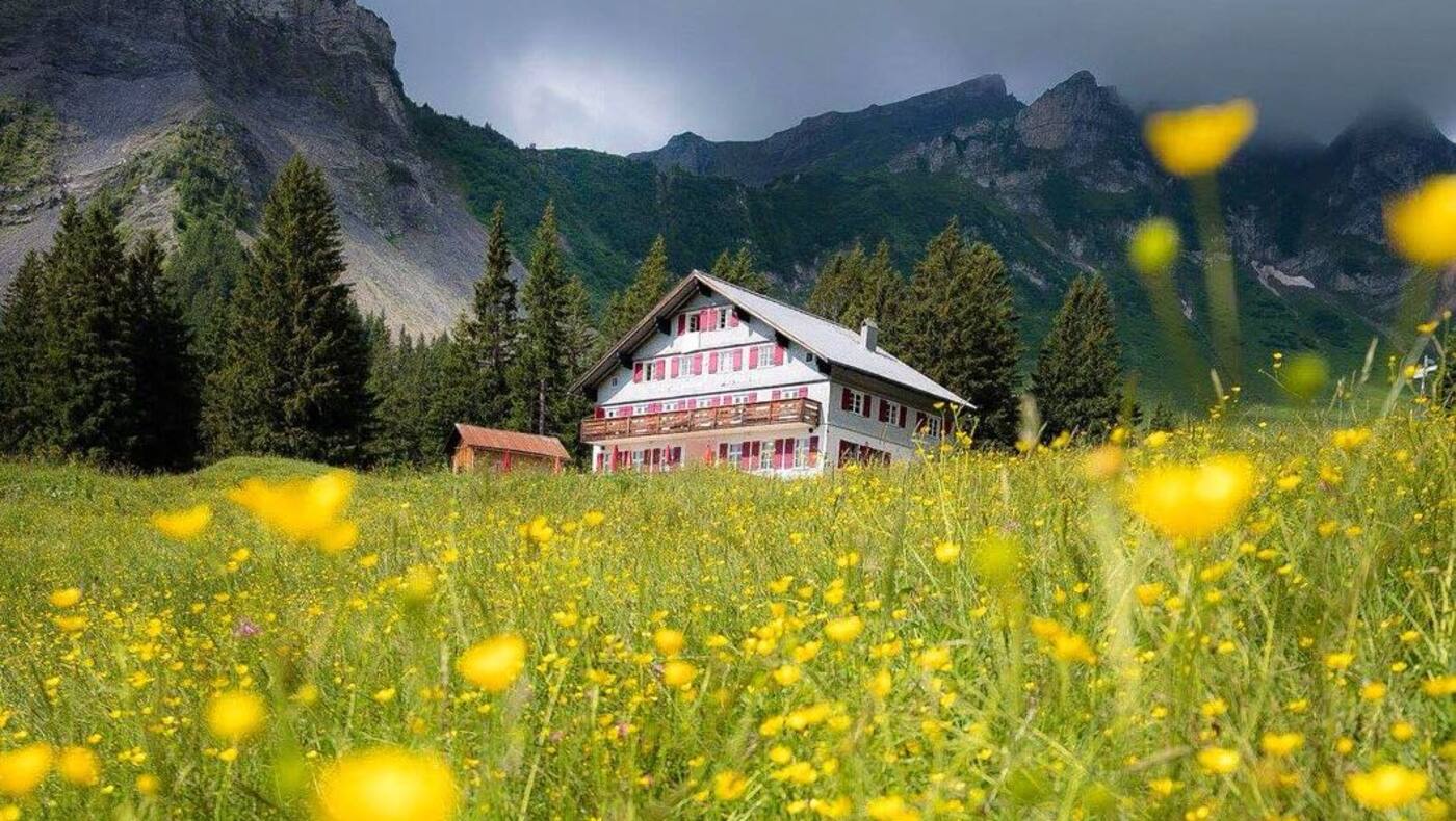Alpengasthaus Edelweiß am Fuße der Kanisfluh in Vorarlberg