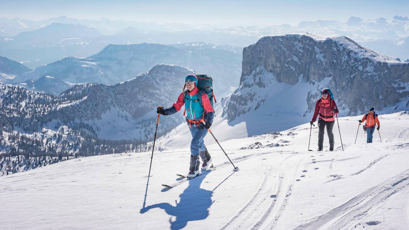 Ein einmaliges Erlebnis: mit den Skiern über das Tote Gebirge
