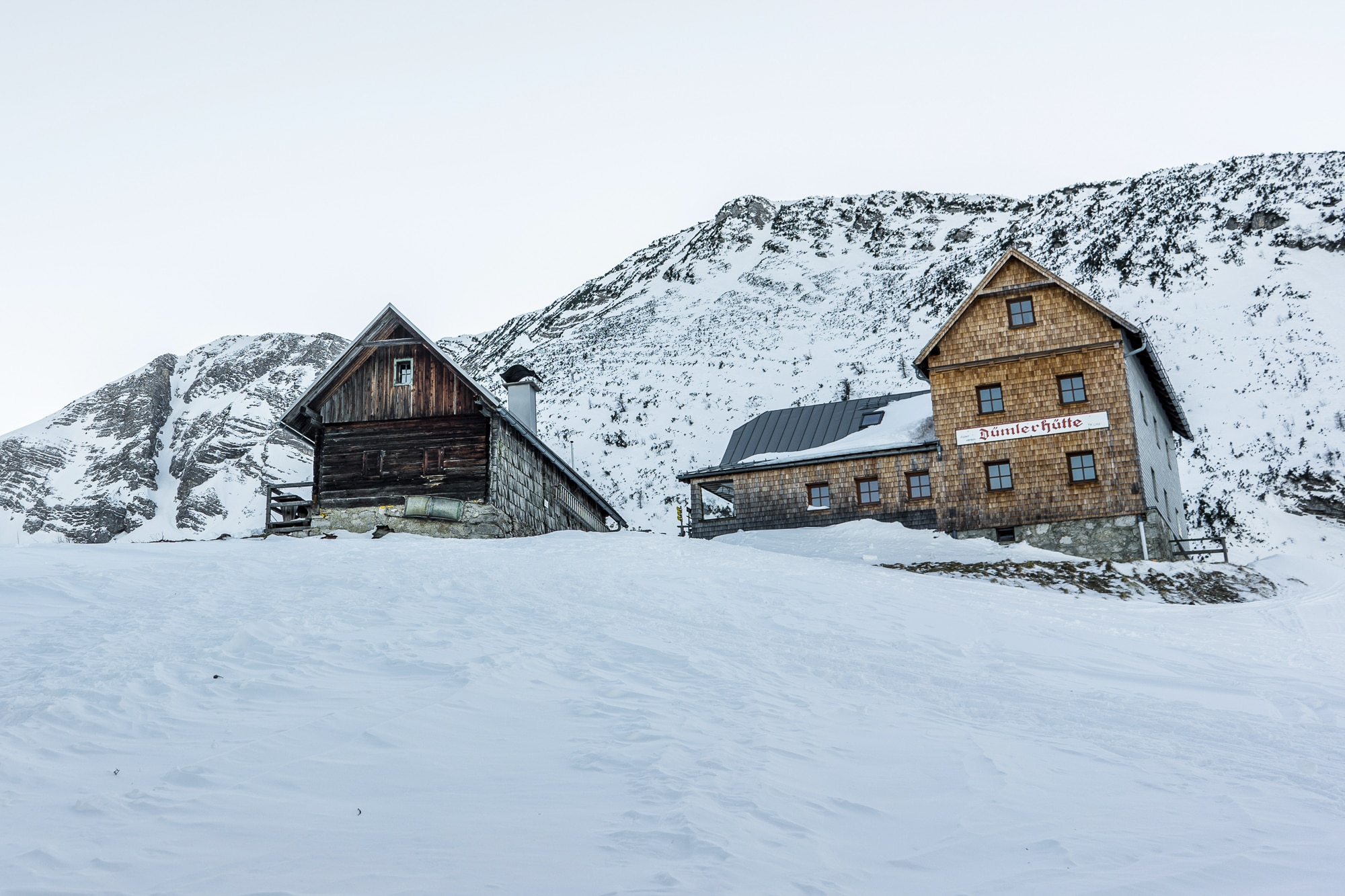 Dümlerhütte im Winter