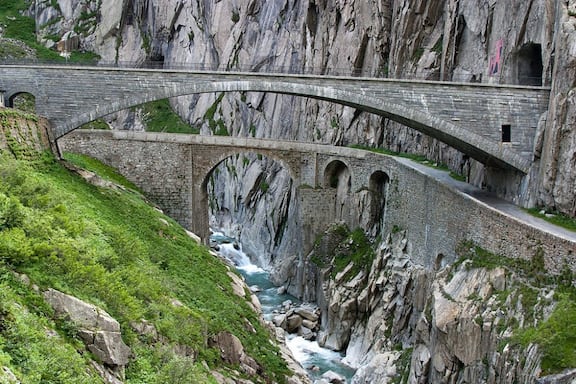 Bergsage: Die Teufelsbrücke in der Schöllenenschlucht - Bergwelten