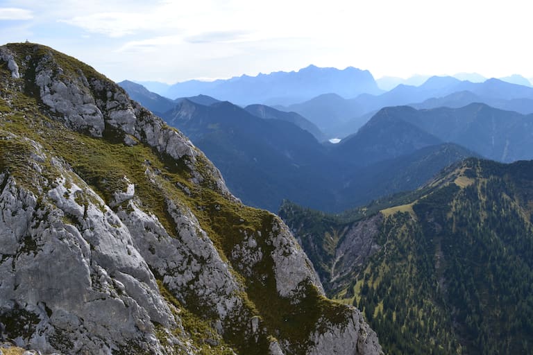 Allgäu: Blick über den Plansee zur Zugspitze