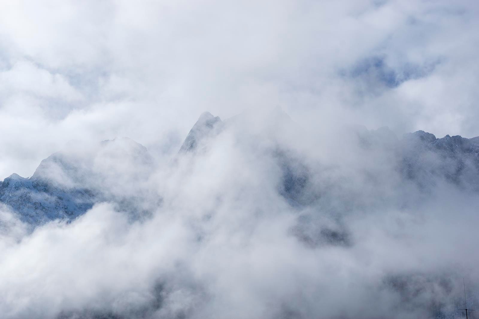 In Wolken & Nebel gehüllt: Der Waxenstein