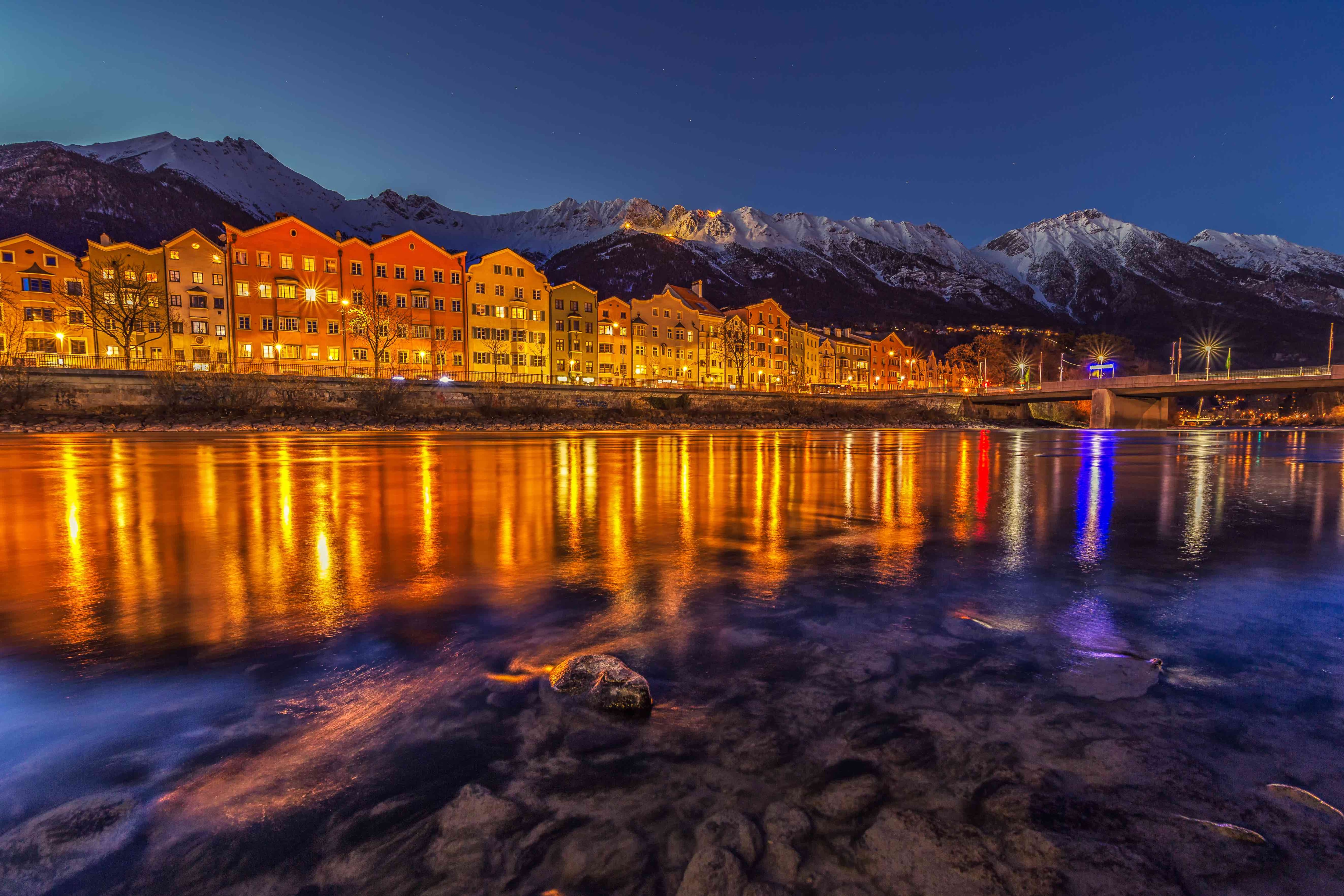 Winterliches Innsbruck bei Nacht