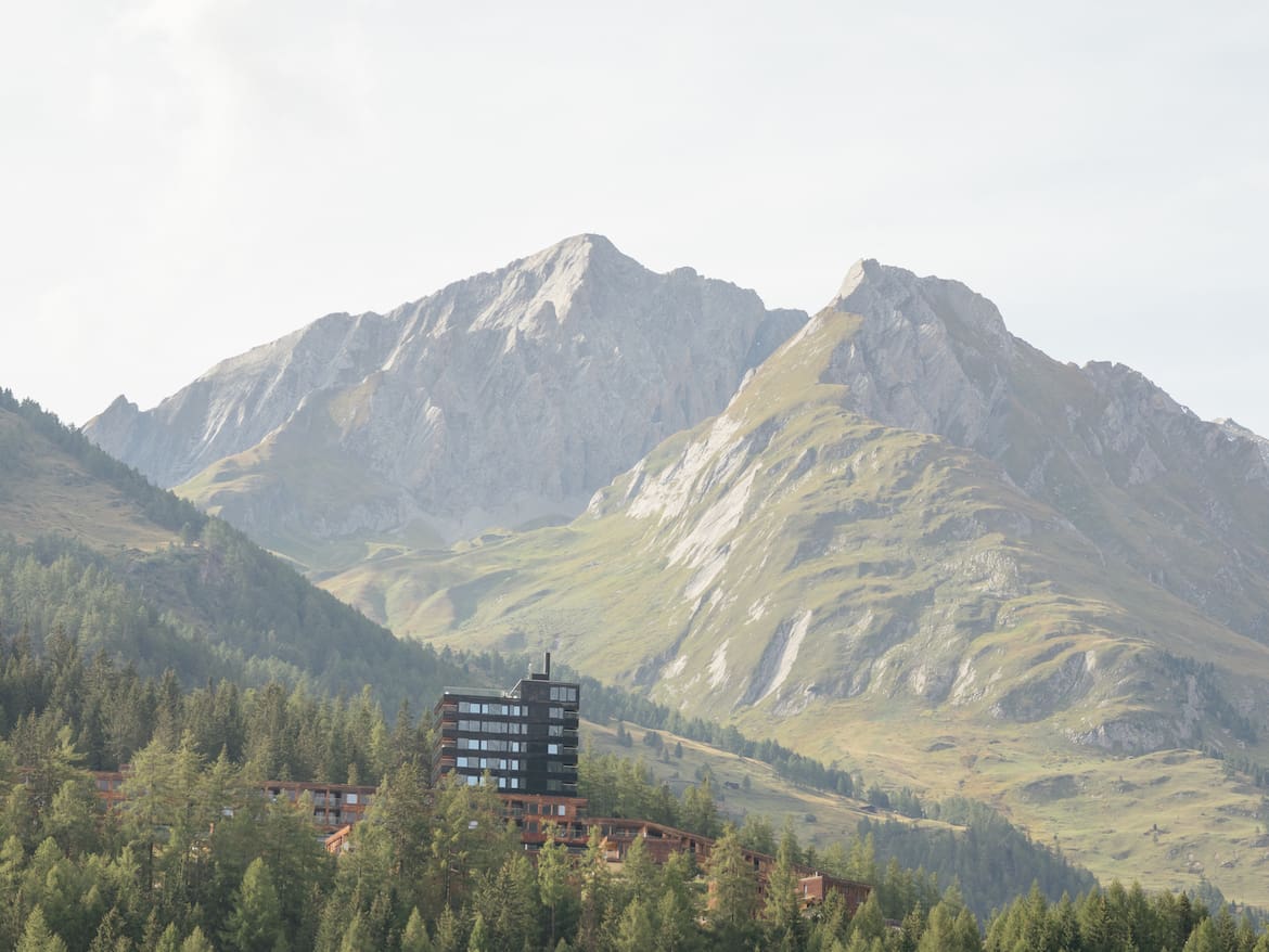 Das Gradonna ****S Mountain Resort liegt in beeindruckender Lage auf 1.350 Metern Seehöhe in Kals am Großglockner