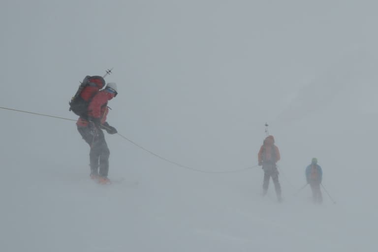 Skihochtour am Gletscher: Angeseilte Abfahrt