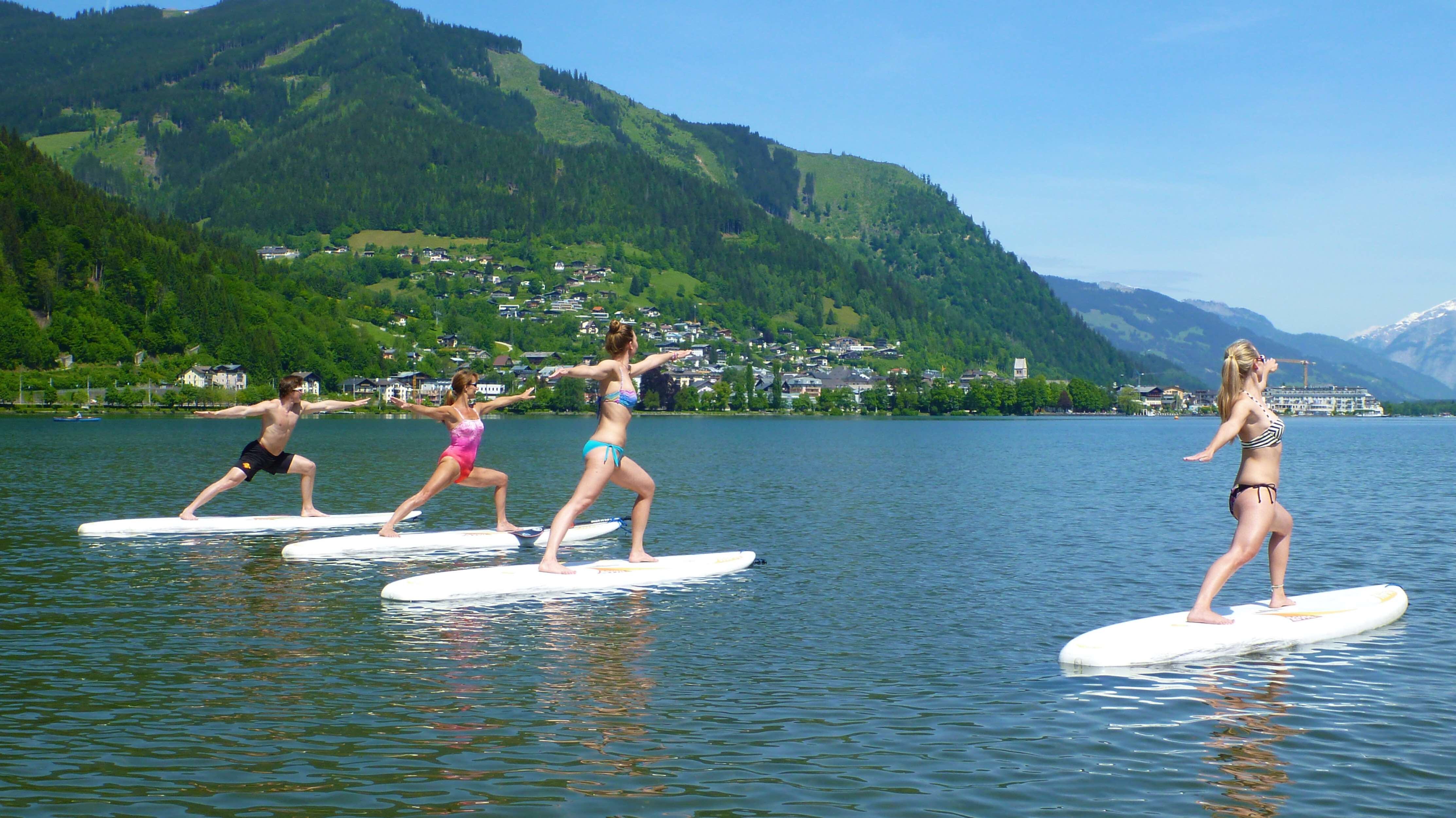Am Zeller See betreibt man Yoga sogar am Stand-up-Board.