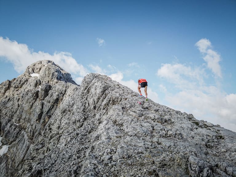 3 Gipfel in unter 3 Stunden: Toni Palzer kämpft sich nach oben