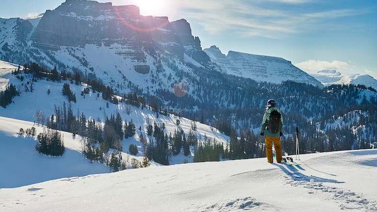 Beim Skitouren, Bergsteigen oder anderen Abenteuern: Eine GPS-Multisport-Smartwatch steckt voller Innovationen, die jeden Tag smarter machen.