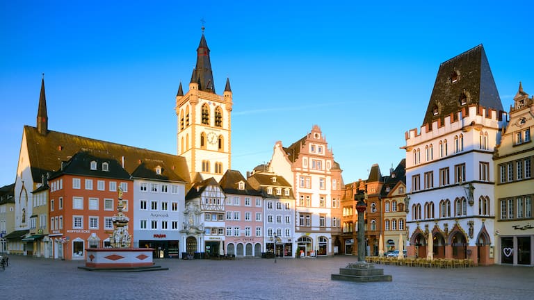 Trier: Marktkreuz auf dem Hauptmarkt in der Altstadt