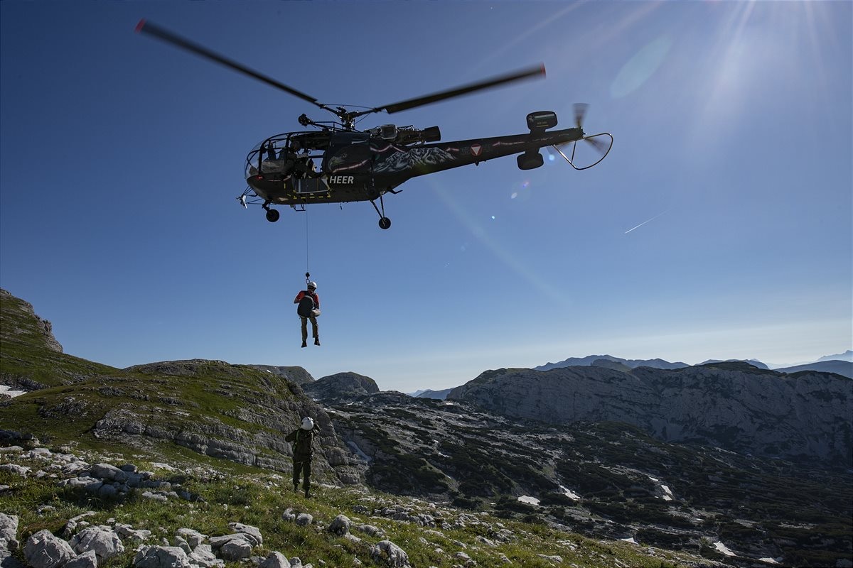 Helikopter in den Bergen