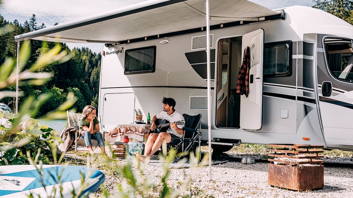 Ein Camper Van vermittelt Freiheit, Flexibilität und das Gefühl, als ob einem die Welt morgens zu Füßen liegt. 
