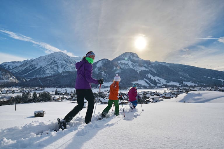 Familienprogramm: Schneeschuhtouren und Iglubau