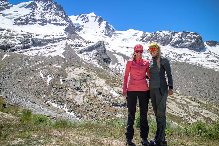 Maggy & Anja und der Gran Paradiso vom Rifugio Chabod