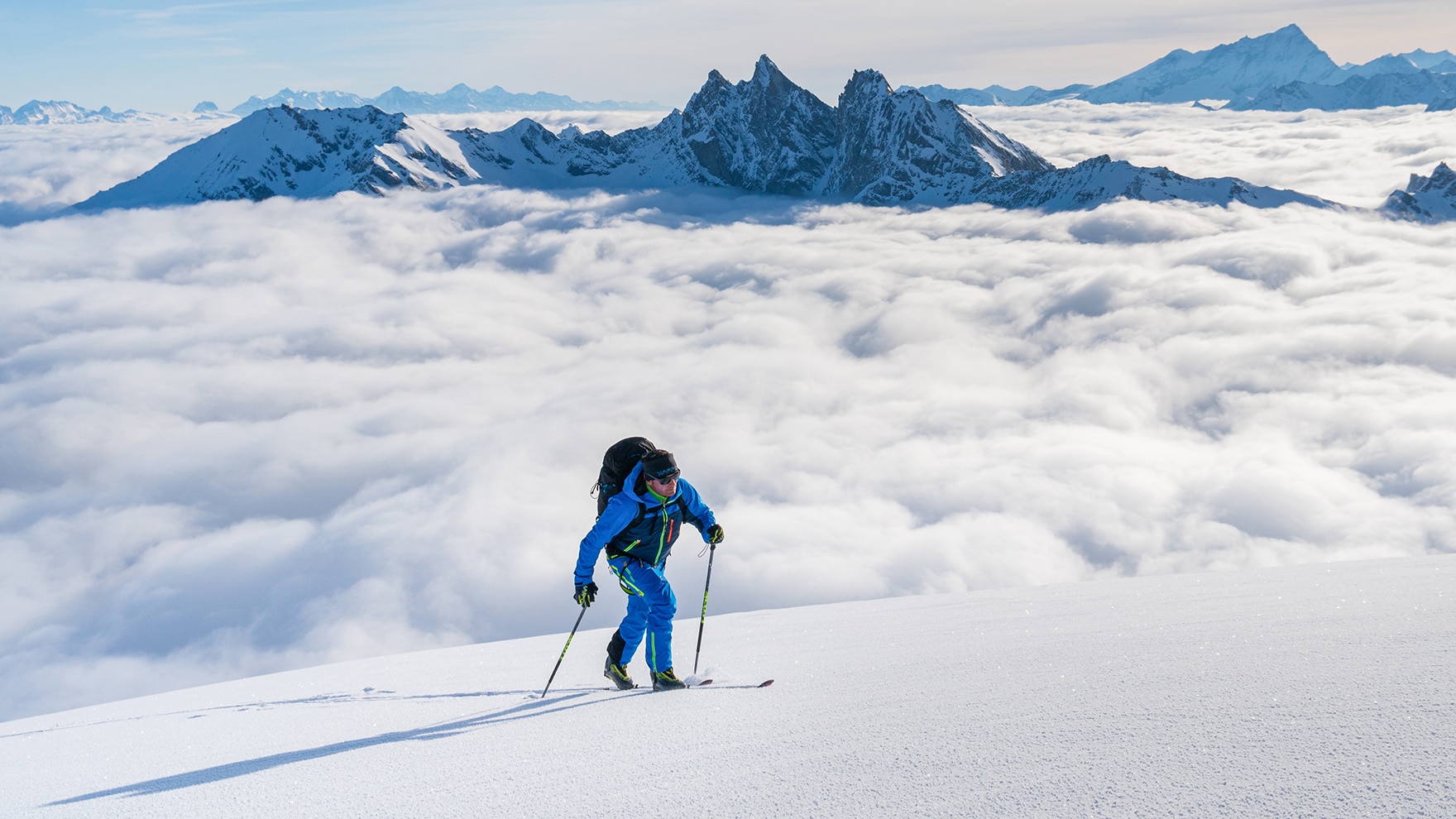 Eine atmungsaktive Hardshelljacke ist das A und O bei jeder Skitour.