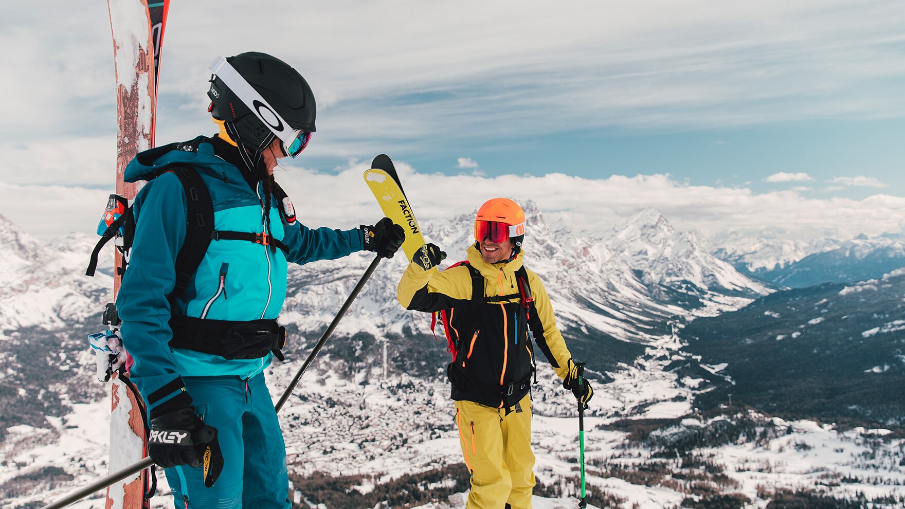 Egal bei welchem Wetter, die bunten, stylischen Farben von Karpos machen jede Skitour zu einem Abenteuer! 