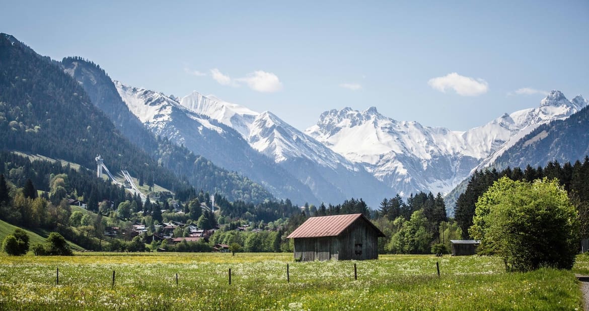 Oberstdorf bietet gegen Süden ein wunderbares Bergpanorama.