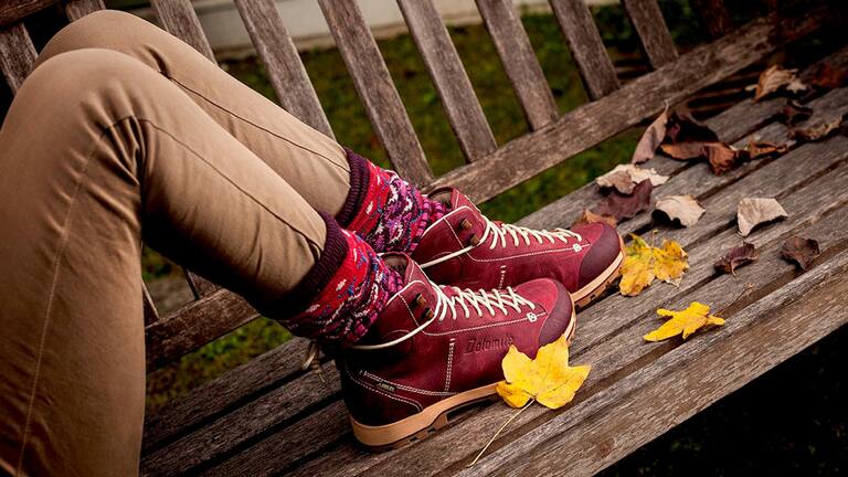 Outdoor meets Lifestyle - mit dem Dolomite 54 High FG GTX Schuh tragen dich deine Füsse stylisch und bequem durch den Alltag.