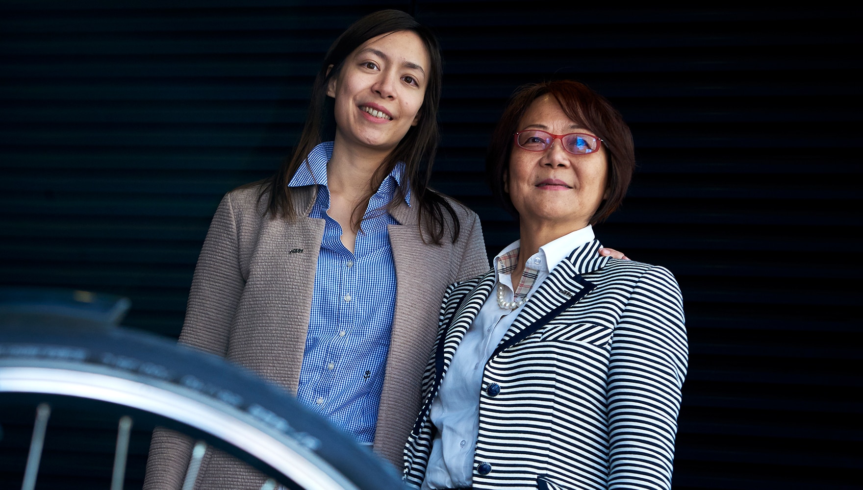 Auf der linken Seite die jetzige Geschäftsführerin Johanna Urkauf mit ihrer Vorgängerin und Mutter Carol Urkauf-Chen.  