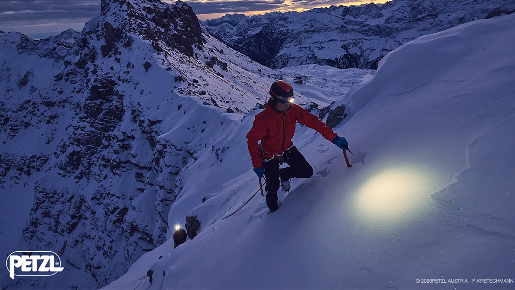 Egal ob beim Wandern, Bergsteigen oder Skitouren gehen – eine Stirnlampe ist ein MUSS in jedem Rucksack eines Outdoor-Sportlers.  