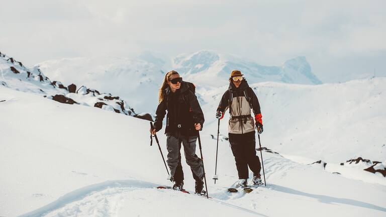 Mit den neuen Helmen, Brillen und Rucksäcken von POC bist du für deine nächste Skitour bestens gerüstet.