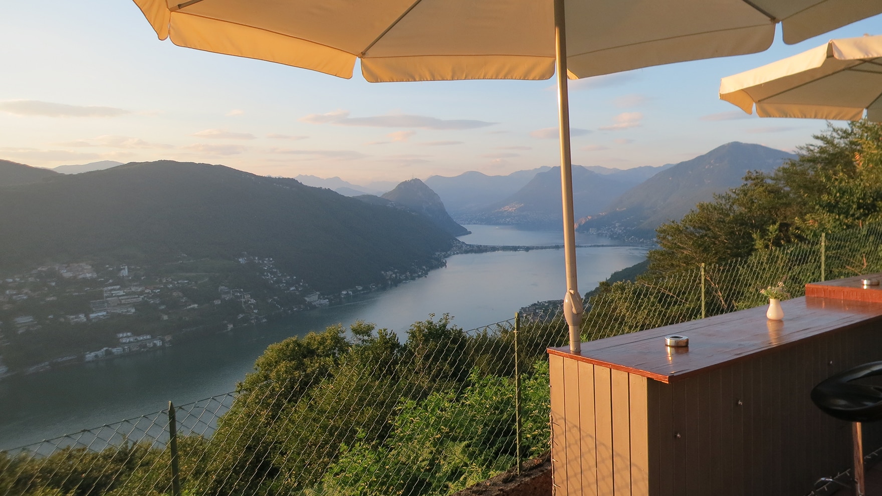 Eine wahre Belohnung ist die eindrückliche Panorama-Terrasse im Hotel Serpiano.