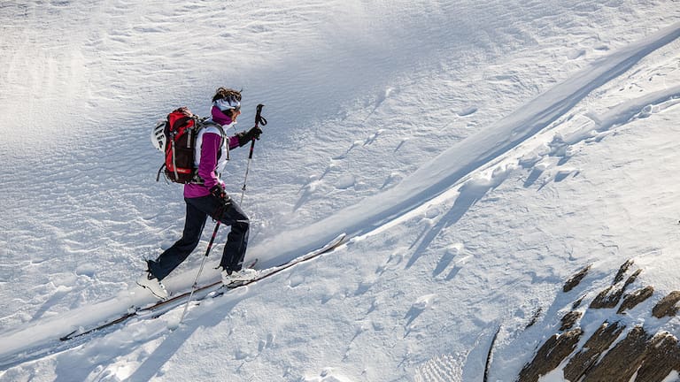 Profibergsteigerin Gerlinde Kaltenbrunner hat alle Achttausender bezwungen. Sie weiß, worauf es am Berg ankommt: auf zuverlässige Begleiter.