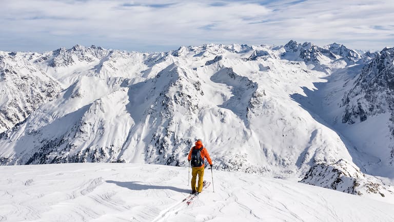 In Graubünden finden Anfänger erlebnisreiche Touren mit leichten Aufstieg und traumhaften Abfahrten.