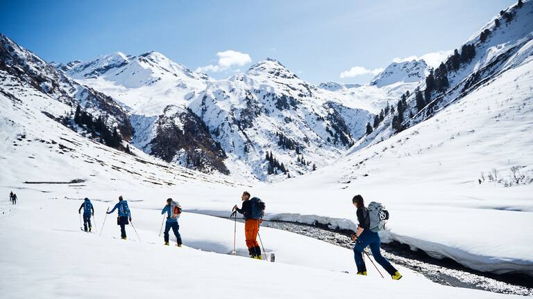 Die 11. Auflage der Fischer Transalp führte die sechs Teilnehmer und die Fischer Crew von St. Moritz über Preda, nach Davos und weiter Richtung Arlberg.