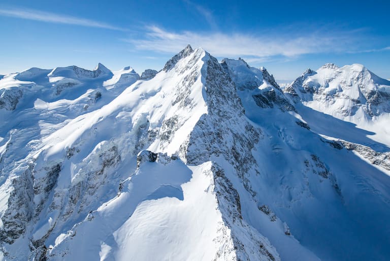Luftaufnahme vom Biancograt auf den Piz Bernina