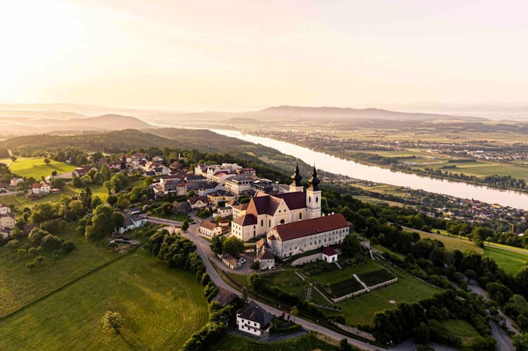 Die Ortschaft Maria Taferl an der blauen Donau in der Wachau