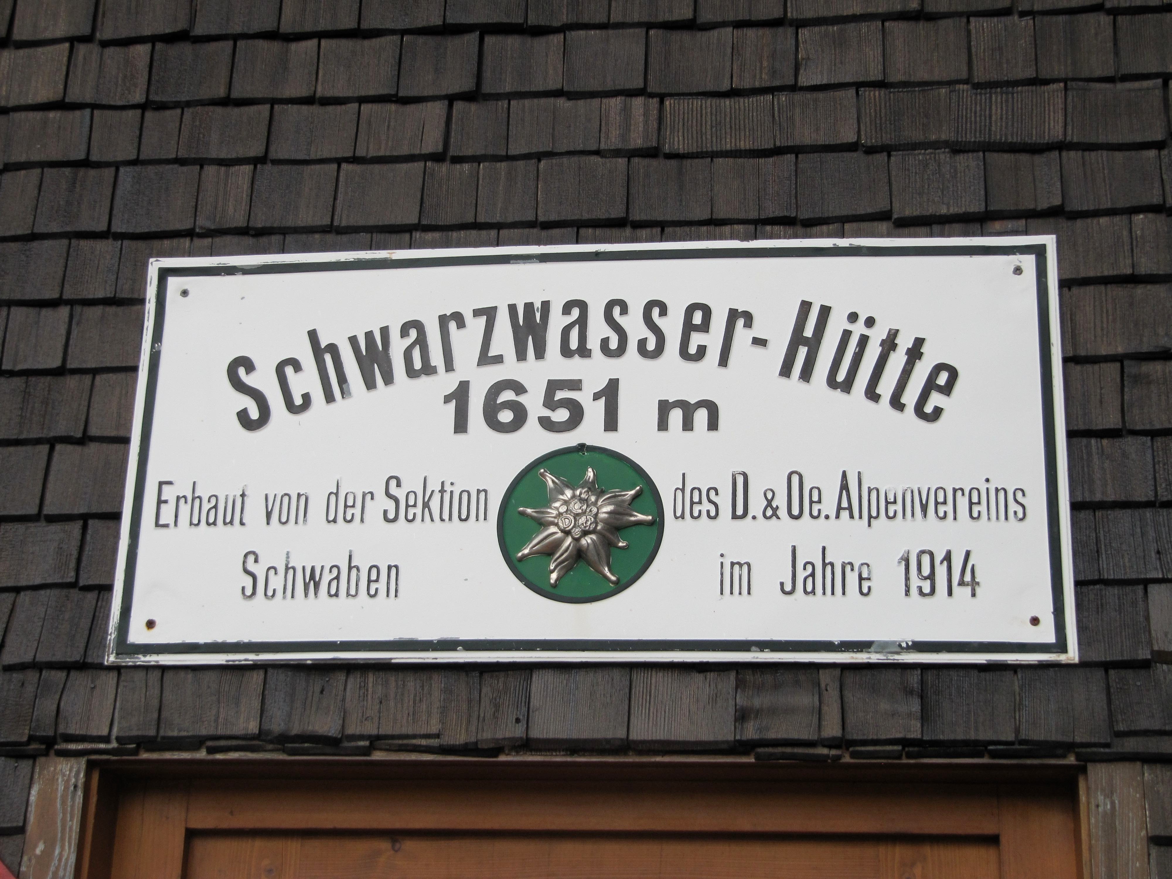 Schild an der Schwarzwasserhütte