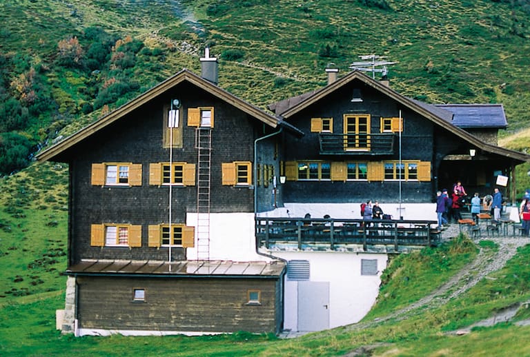 Die Schwarzwasserhütte im Sommer