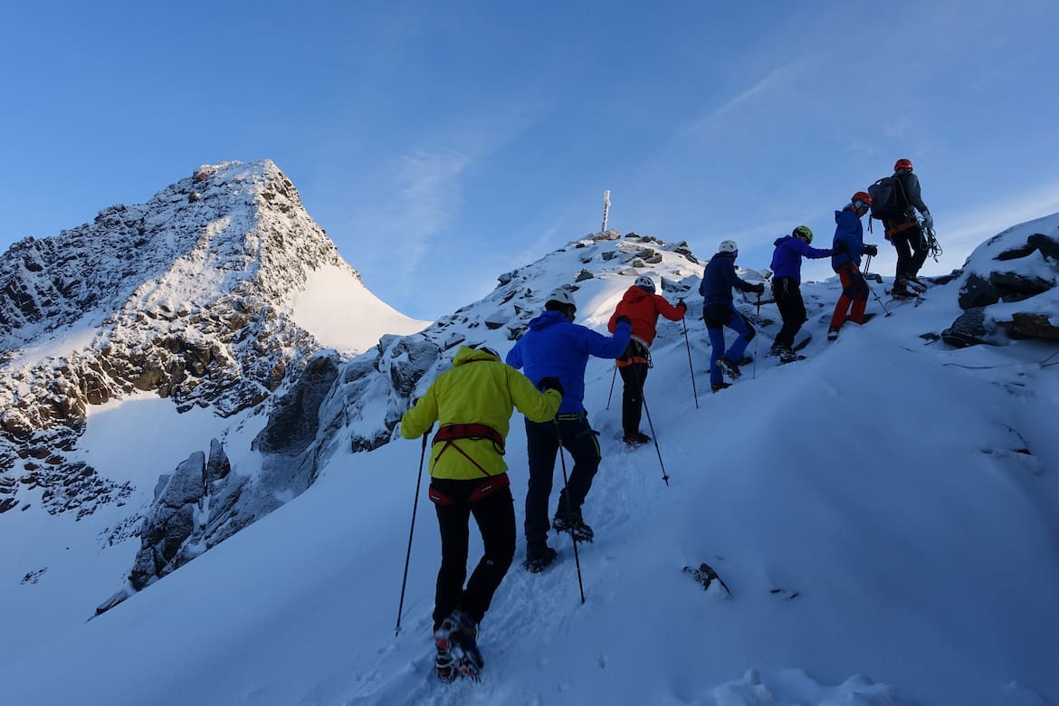Im Gänsemarsch unterwegs zum Gipfel des Großglockner (3.789 m)