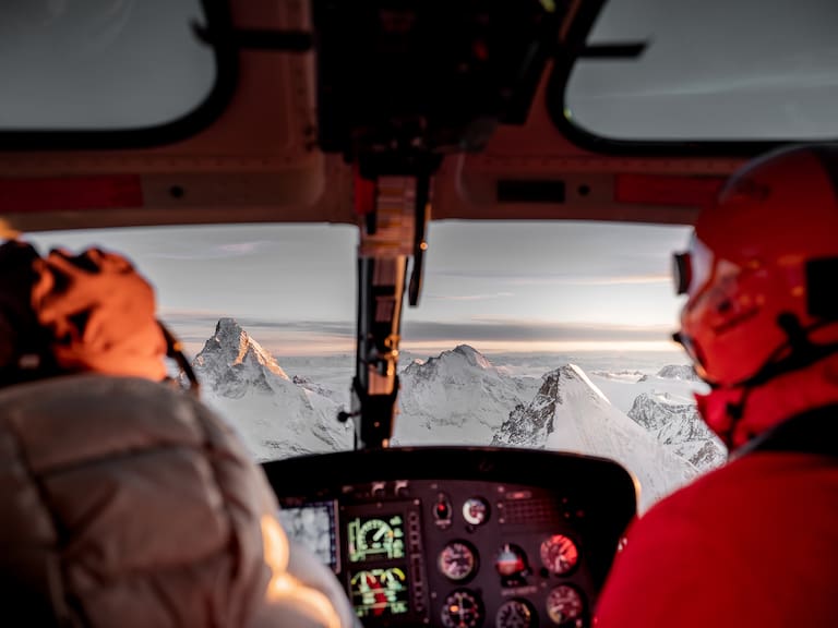 Im Cockpit bei Air Zermatt