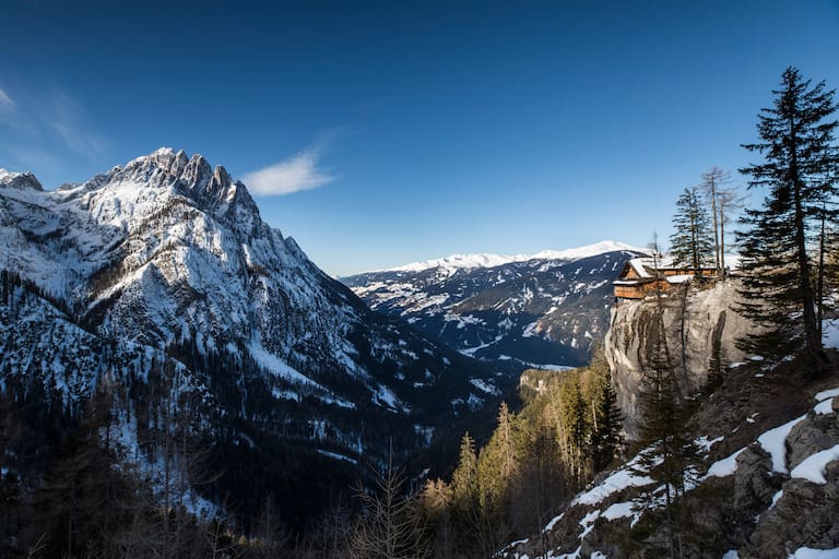 Auch im Winter ein Traum-Ziel: Die Dolomitenhütte (1.616 m) in Osttirol