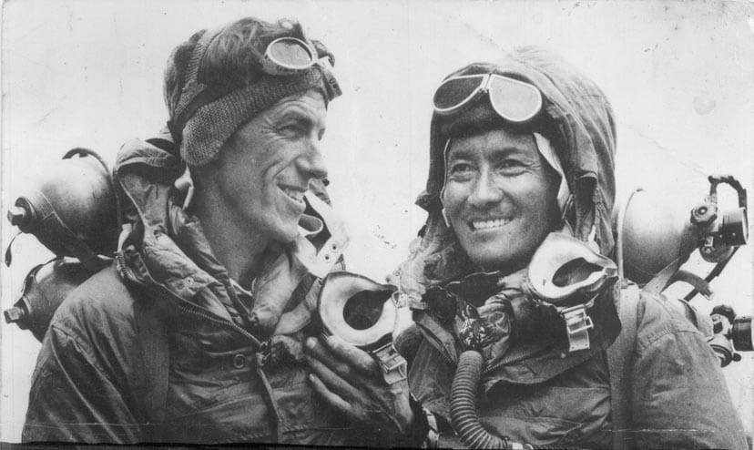 Edmund Hillary und Tenzing Norgay, die Erstbesteiger des Mount Everest, erreichten den Gipfel mit künstlichem Sauerstoff