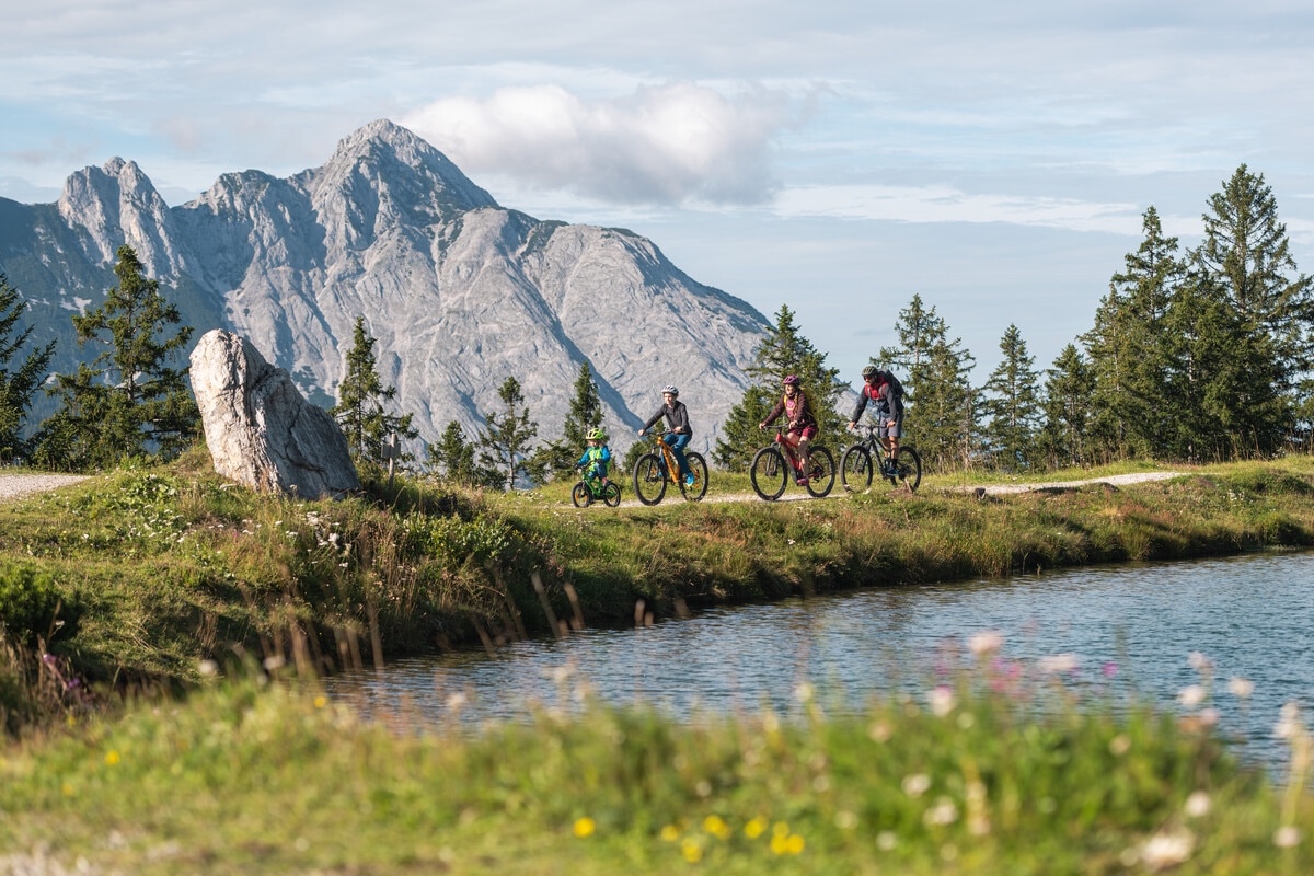 Bike-Ausflug mit der ganzen Familie am Kaltwassersee in Seefeld in Tirol