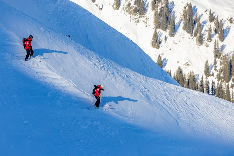 Der Pisten- und Rettungsdienst ist zuständig für die Pisten und ausgeschriebenen Skirouten