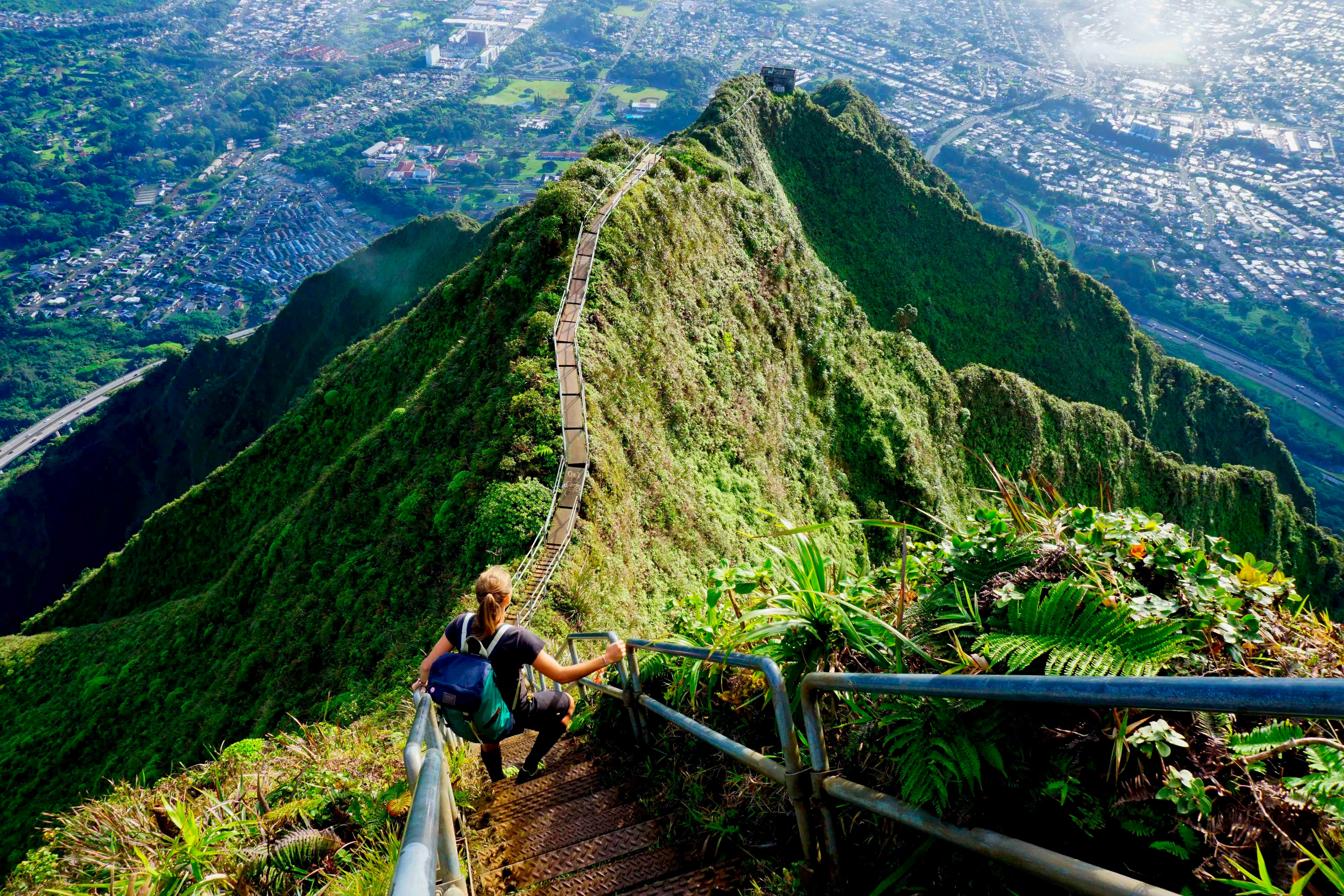 Nervenkitzel: Die Haiku Stairs auf Hawaii gehören zu den abenteuerlichsten Wanderwegen der Welt