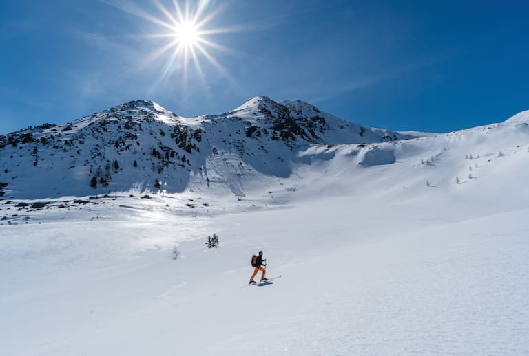 Skitourengeher am Weg auf die Hochweber Spitze