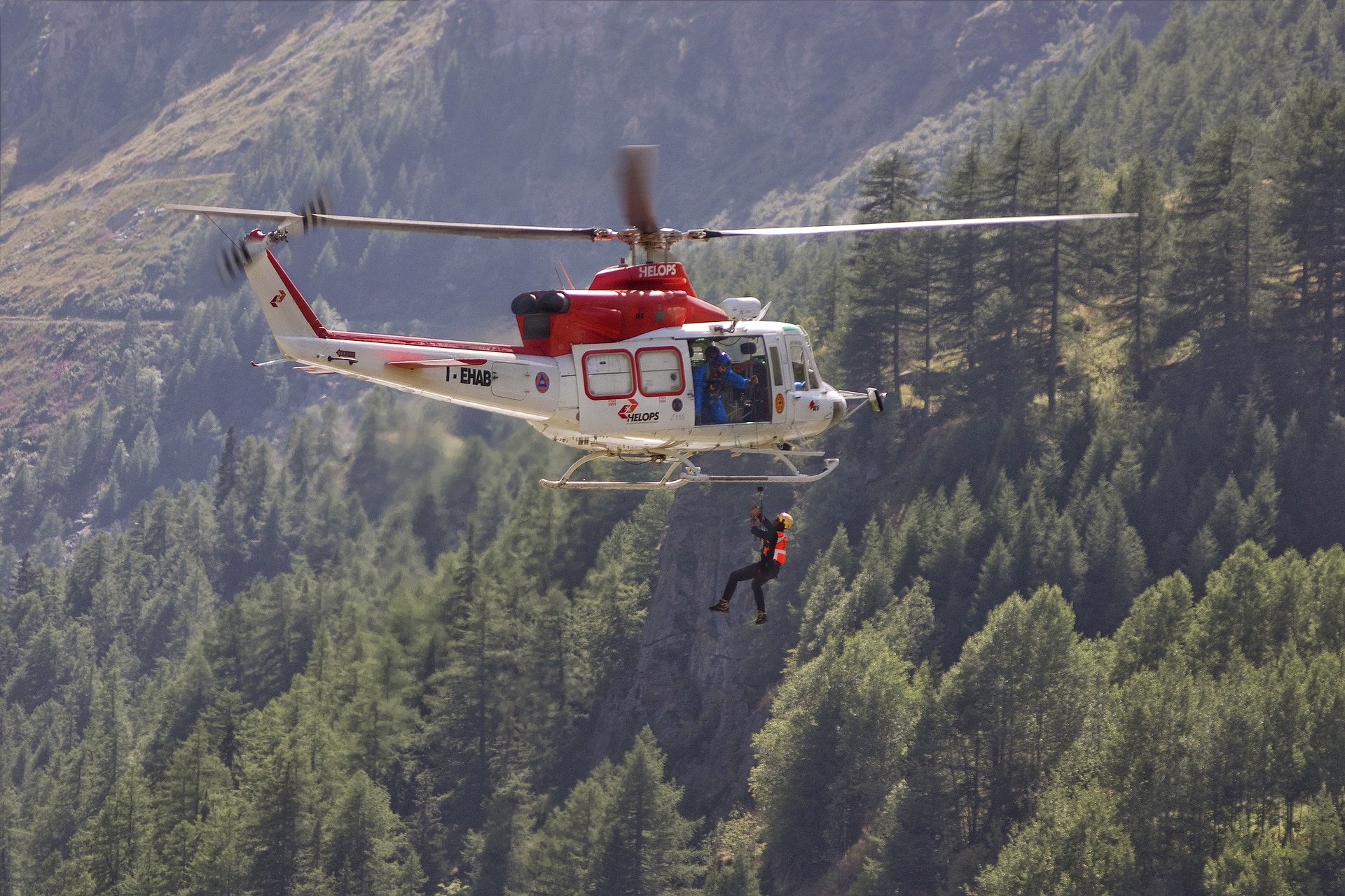 Hubschrauberrettung am Berg