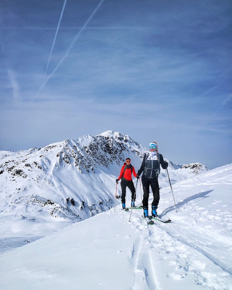 Skitourenanfängerinnen Maggy und Anja