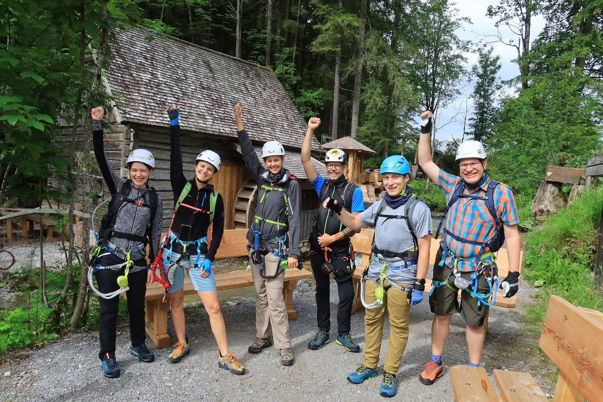 Glückliche Gesichter beim Bergwelten-Klettersteigcamp