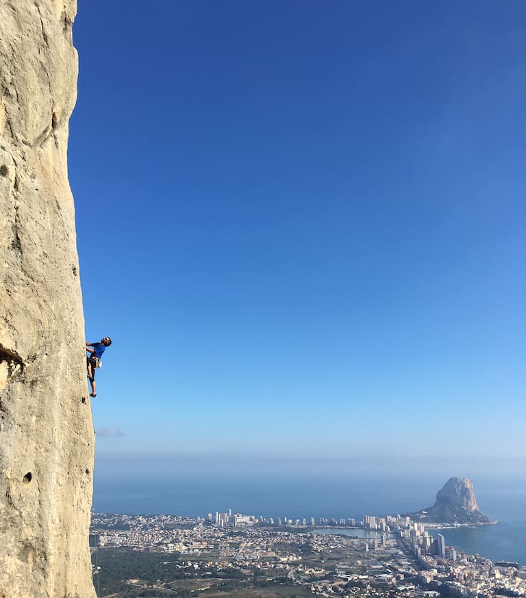 Großartige Aussichten versprechen die Kletterfelsen rund um Alicante, Spanien