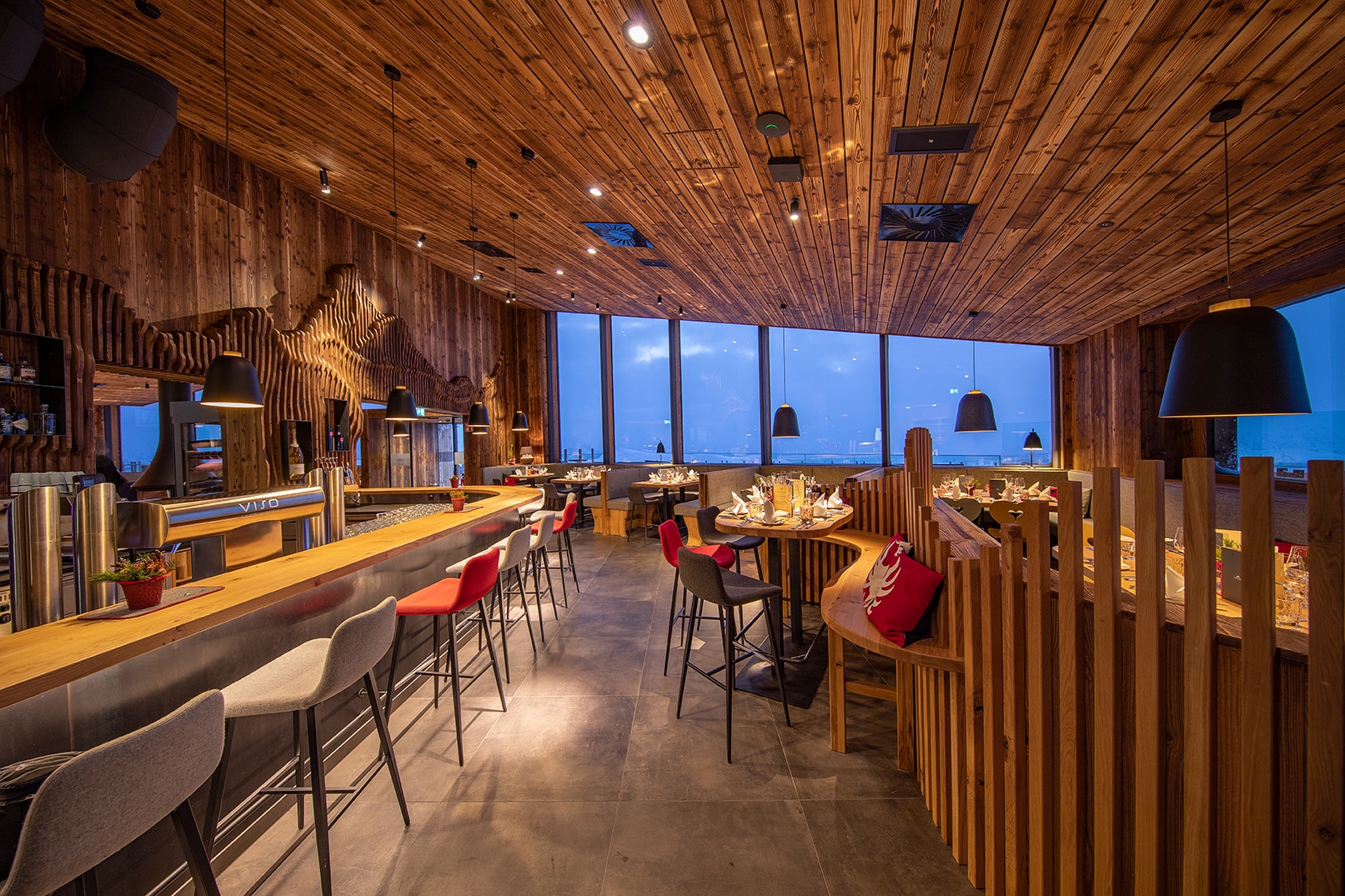 Im Franzl Panoramarestaurant trifft Geschichte auf modernes Design.