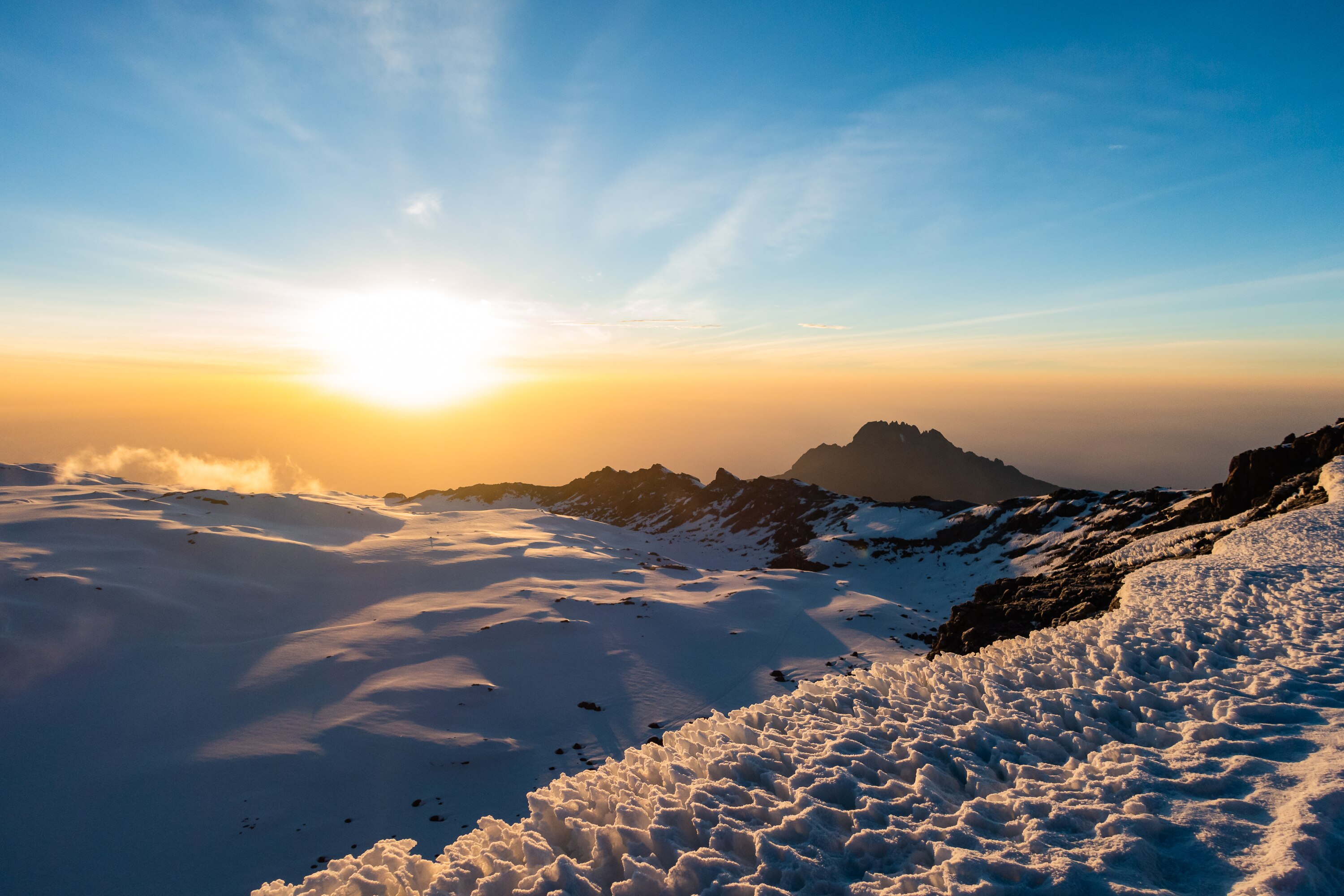 Sonnenaufgang am Kraterrand des Kilimanjaros