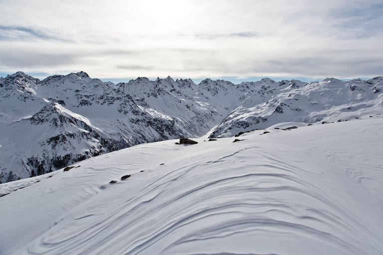 Schneelandschaft und Berge