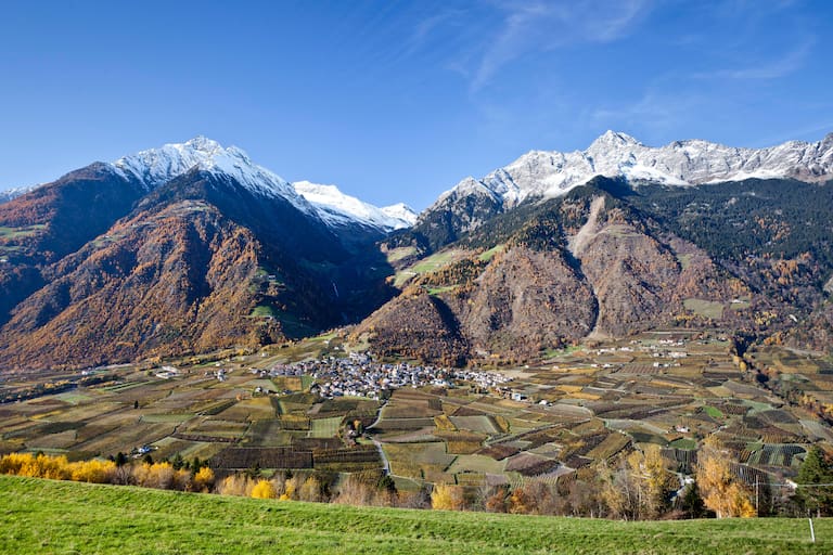 Das Dörfchen Partschins in Südtirol